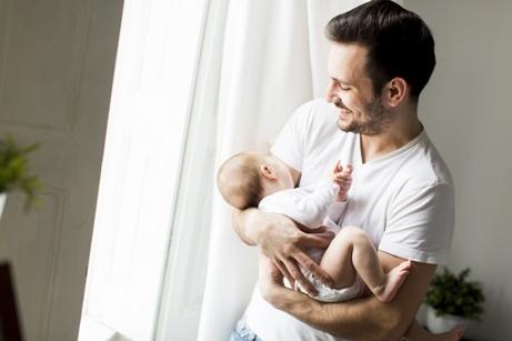 El permiso por lactancia lo pueden disfrutar de forma simultanea el padre y la madre